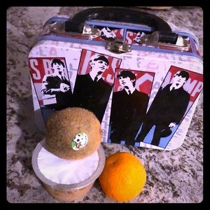 🎉COLLECTABLE🎉The Beatles Metal Tin Tote Lunchbox